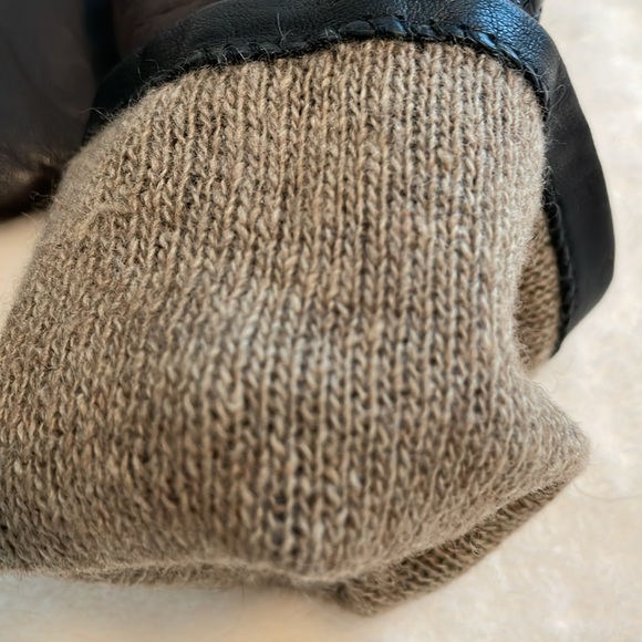 Charter Club Cashmere-Lined Leather Gloves, size Small, black w/tan cashmere - Picture 12 of 12